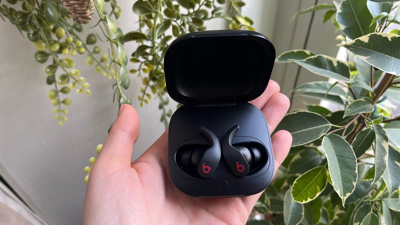 Beats Fit Pro / Powerbeats Fit: Earbuds That Don't Fall Out Mid-Set