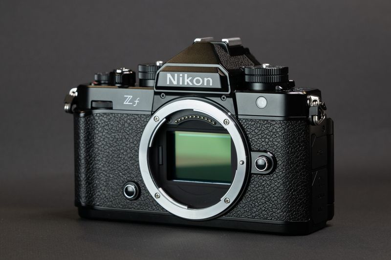 Nikon Z f – Retro Full-Frame Night Owl