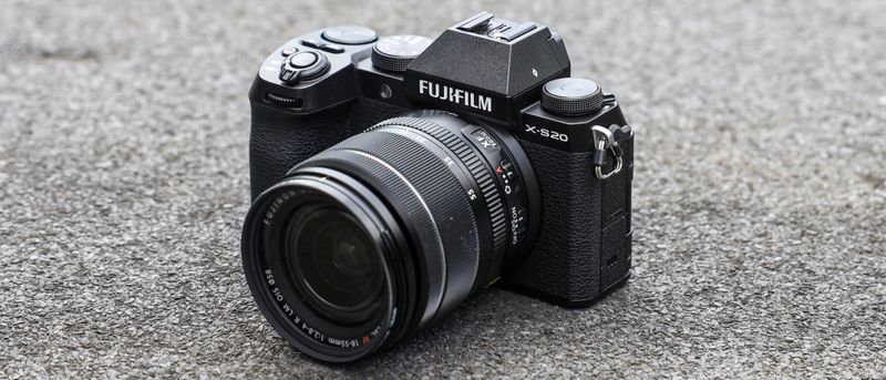Fujifilm X-S20 – Flexible Street/Vlog Hybrid
