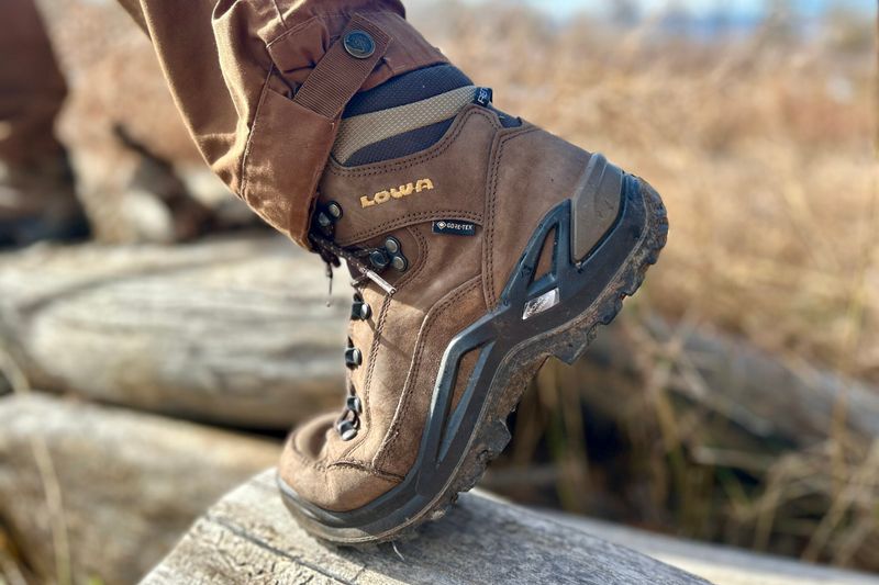 Hiking boots / shoes - Lowa