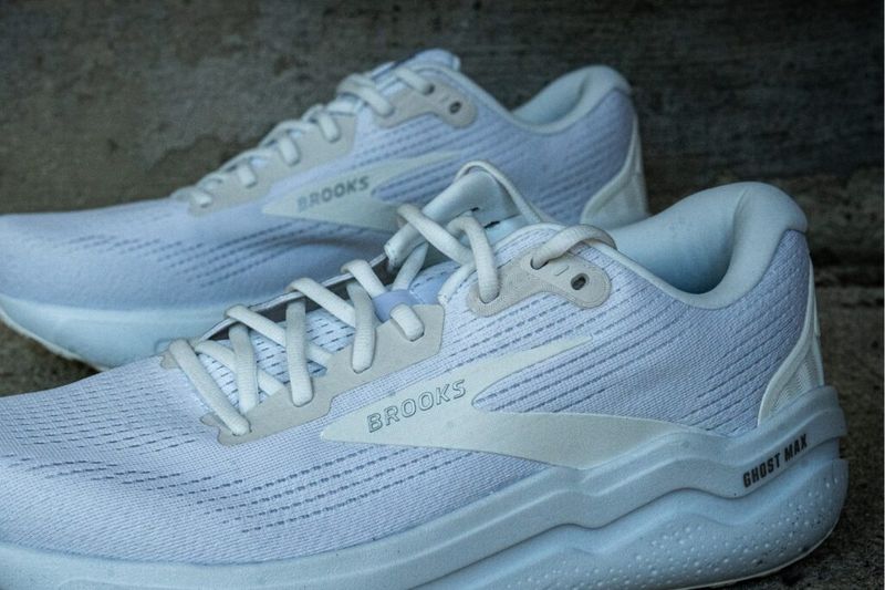 Brooks Ghost Max (v2 or v3)