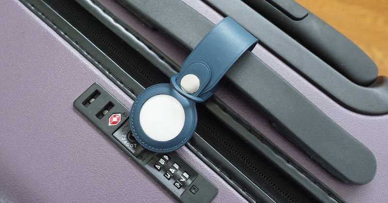 Apple AirTag: the please don't let me lose this bag button