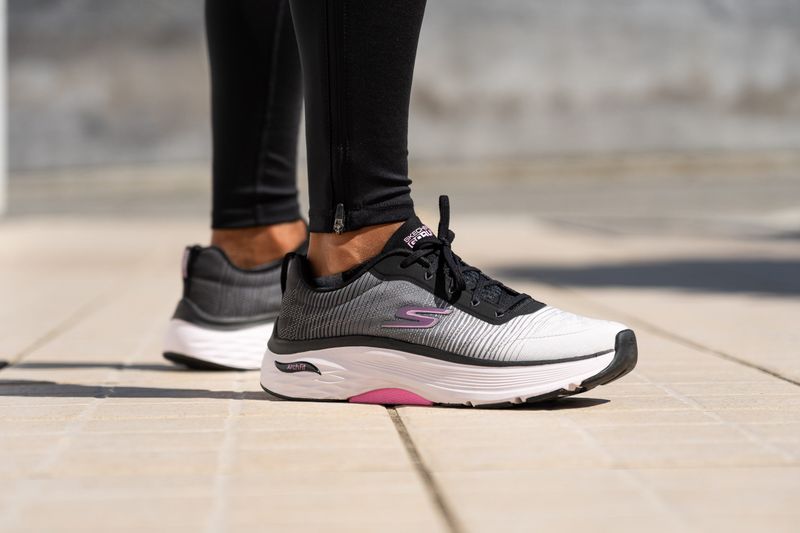 Skechers Max Cushioning Arch Fit