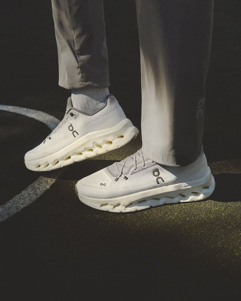 On Cloudtilt: Cushioned City Strolling Shoe That Stays Light Underfoot