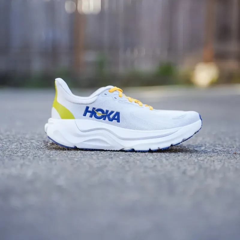 HOKA Arahi 8 — light guidance, now with H-Frame