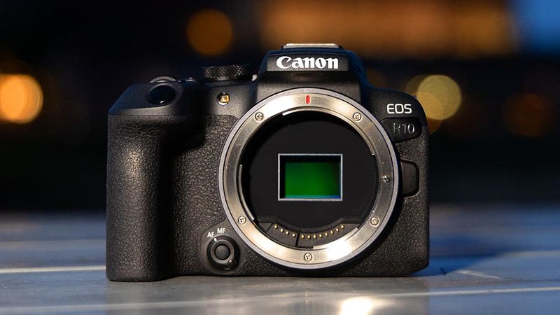 Canon EOS R10 with RF-S 18-45mm