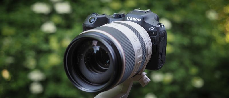 Canon EOS R7