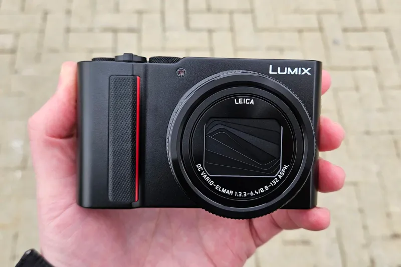 Panasonic Lumix ZS200D / TZ200D