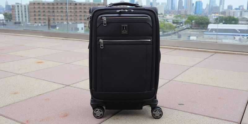 Travelpro Platinum Elite 21