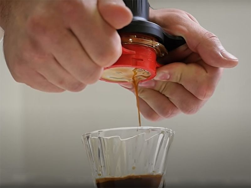 Cafflano Kompresso: Ultralight But Pulls Real Espresso