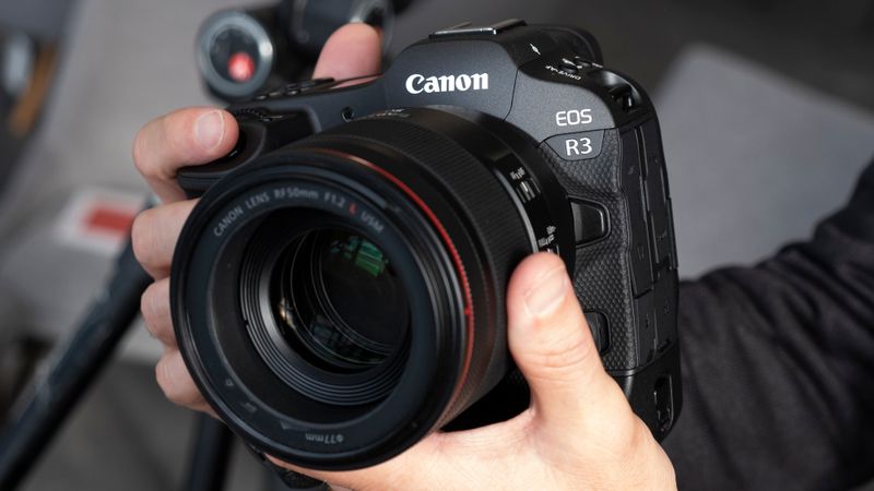 Canon EOS R3 with RF 85mm f1.2L