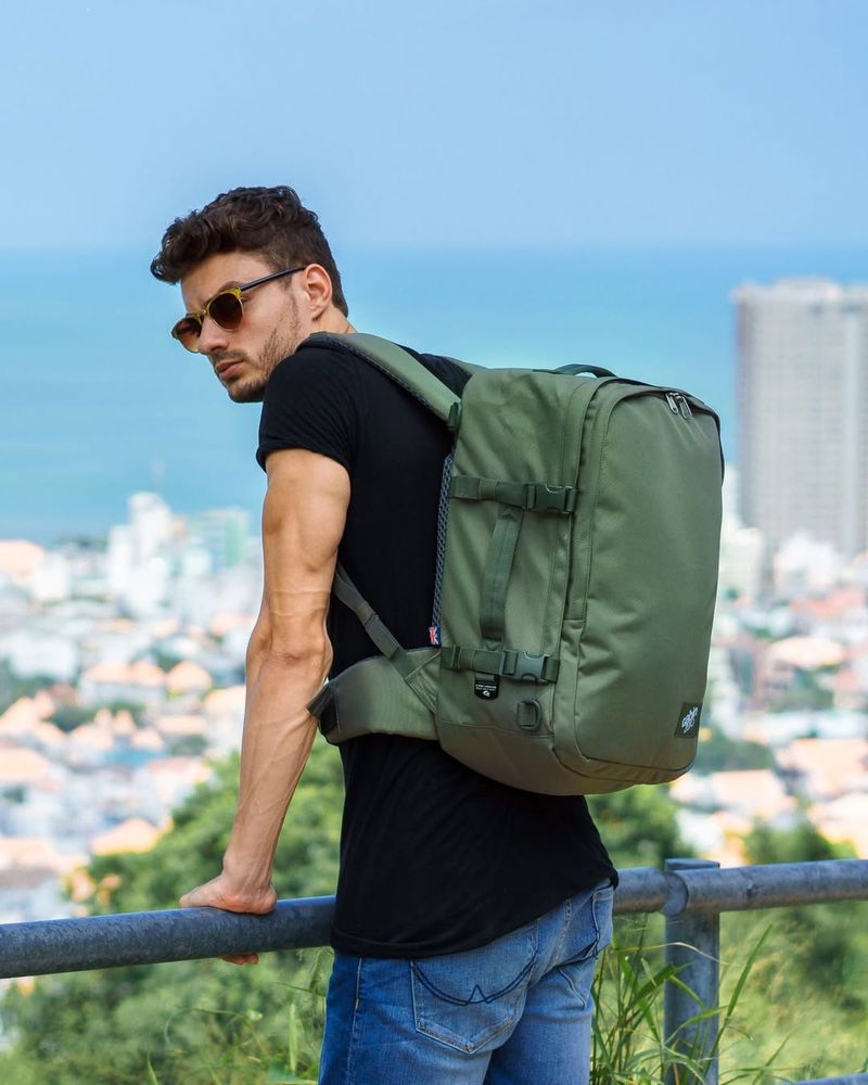 CabinZero Classic Pro 42L