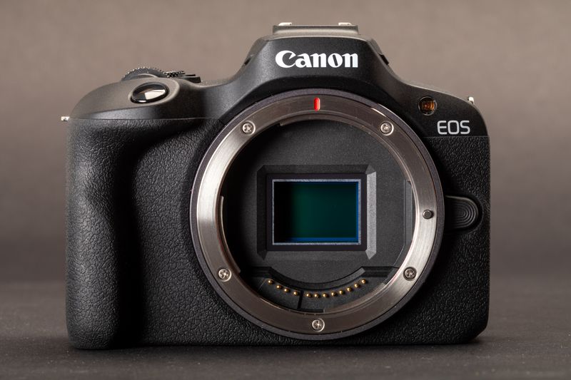 Canon EOS R100