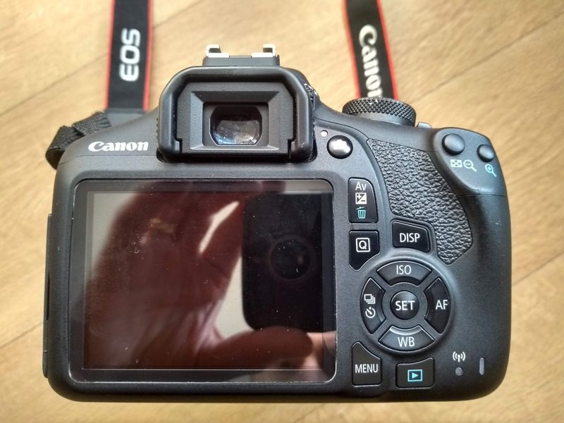 Canon EOS Rebel T7 (18-55mm Kit)