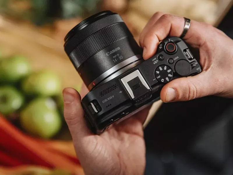 Canon EOS R50 (or R50 V)