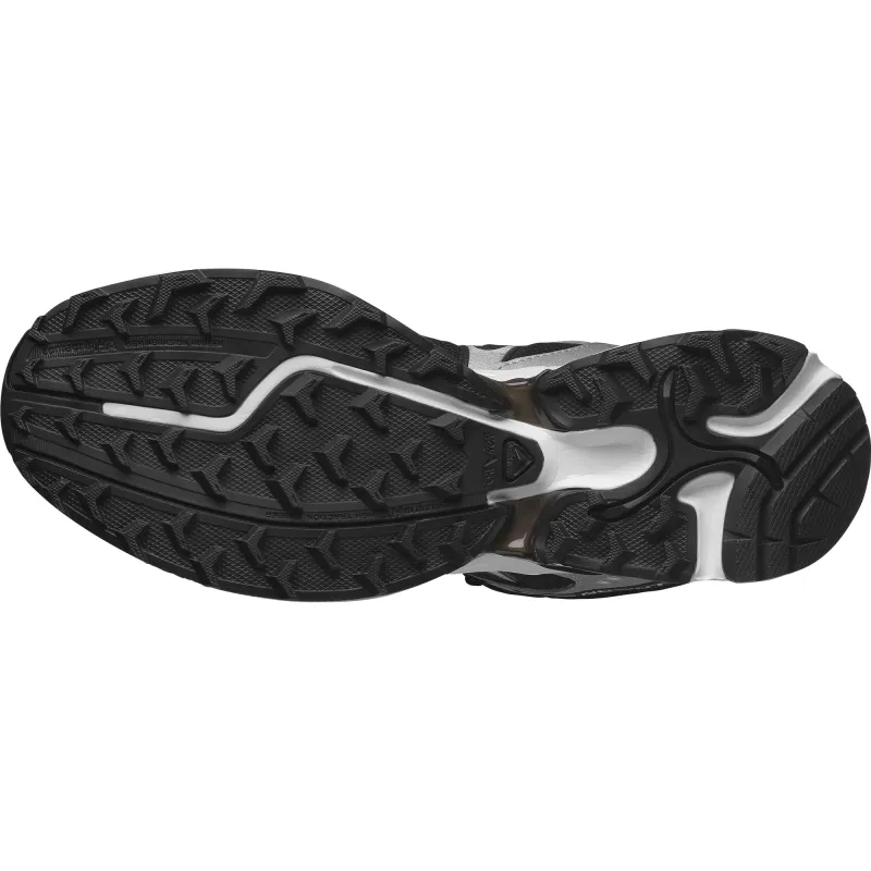 Performance & Traction — Versatile Grip Meets Style