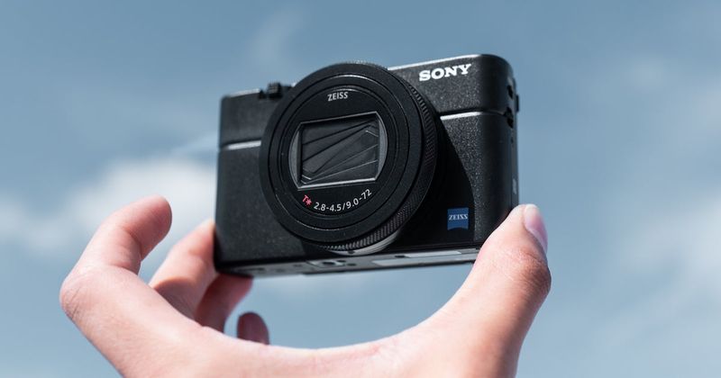 Sony RX100 VII - The pocket zoom king for one-camera trips