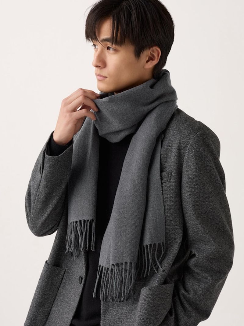 UNIQLO Heattech Scarf - Thermoregulated Warmth with Minimal Weight