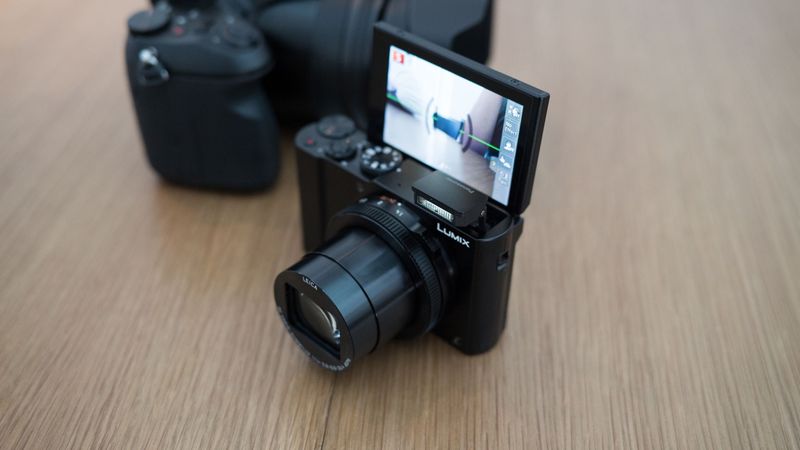 Panasonic Lumix LX10 / LX15 – Best Compact Shooter