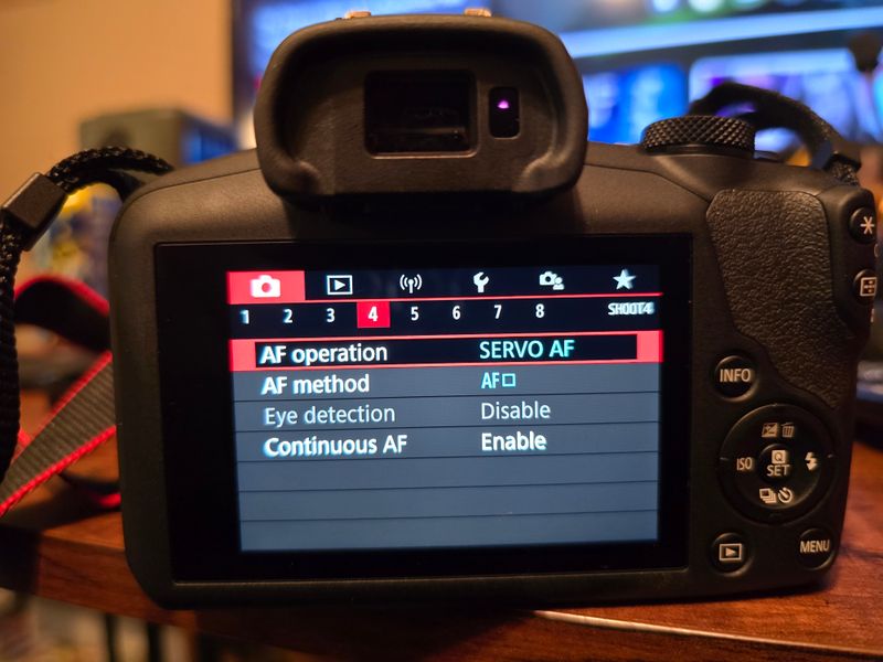 Canon EOS R100