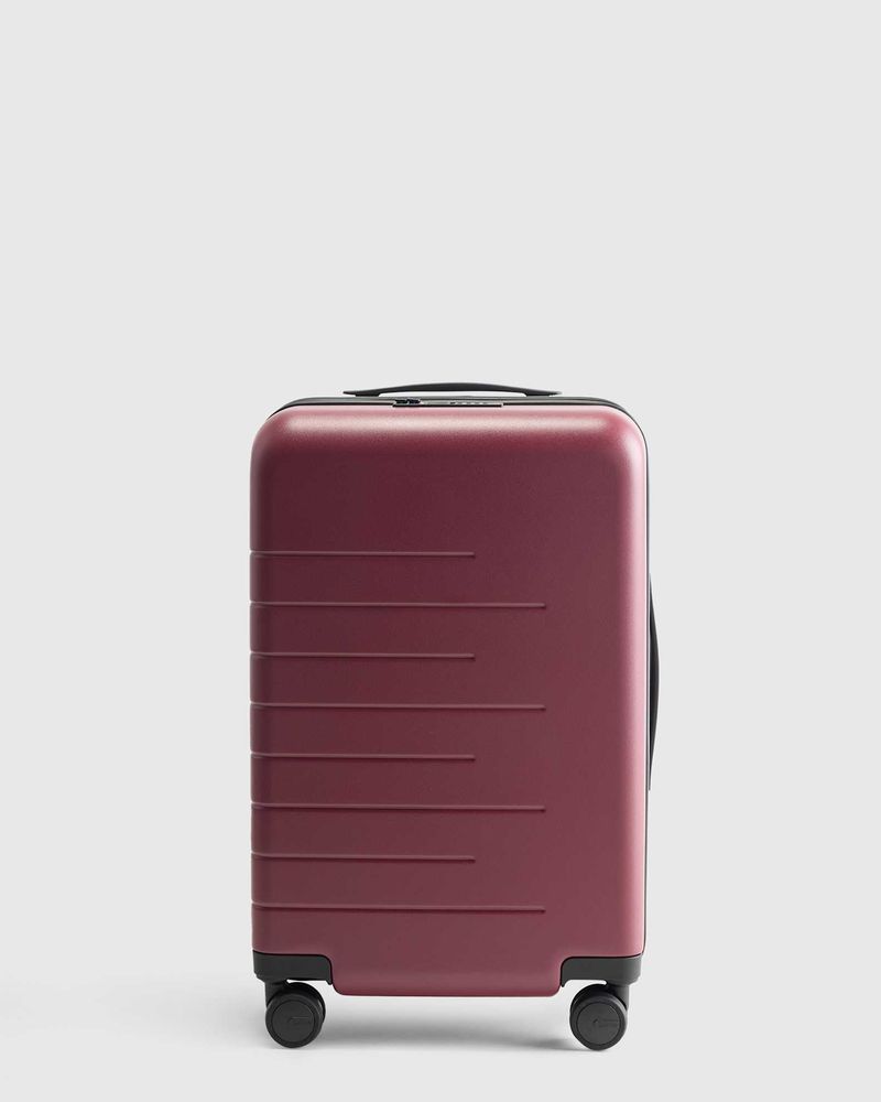 Quince Carry-On Hard Shell Suitcase (20')