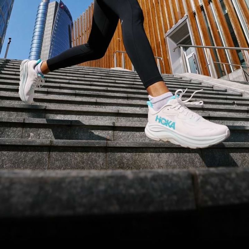 Hoka Clifton 10