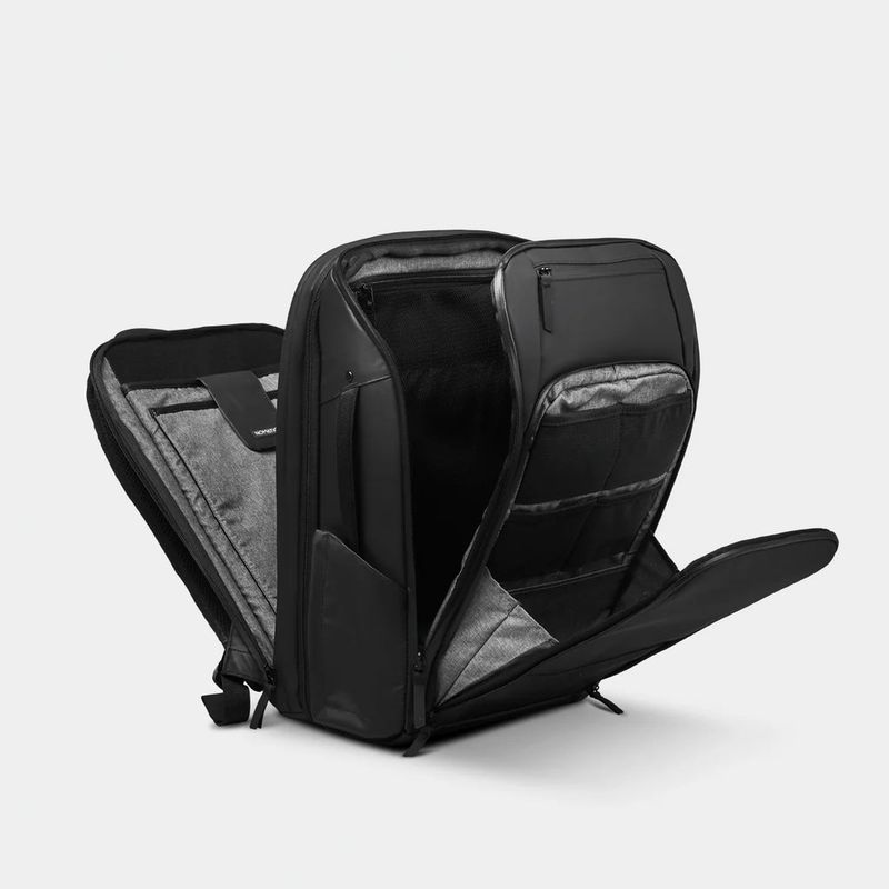 NOMATIC Travel Pack (20–30L)