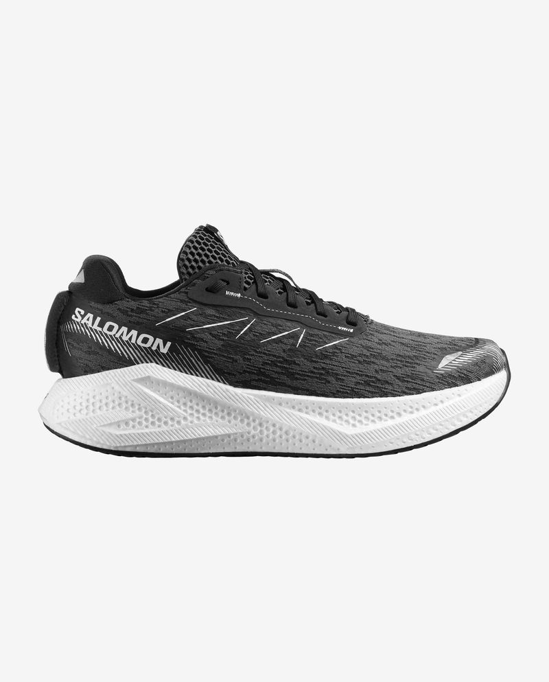Design & Materials — High-Cushion Road Trainer With Refined Comfort