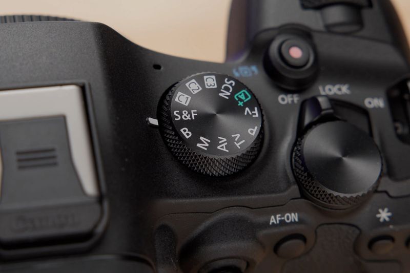 Canon EOS R6 Mark III - Powerful Low-Light Hybrid
