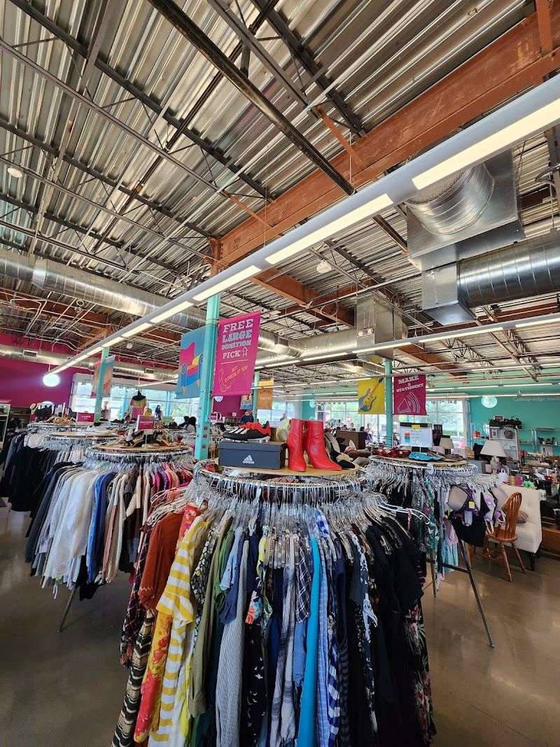 A first impression that feels more boutique than thrift