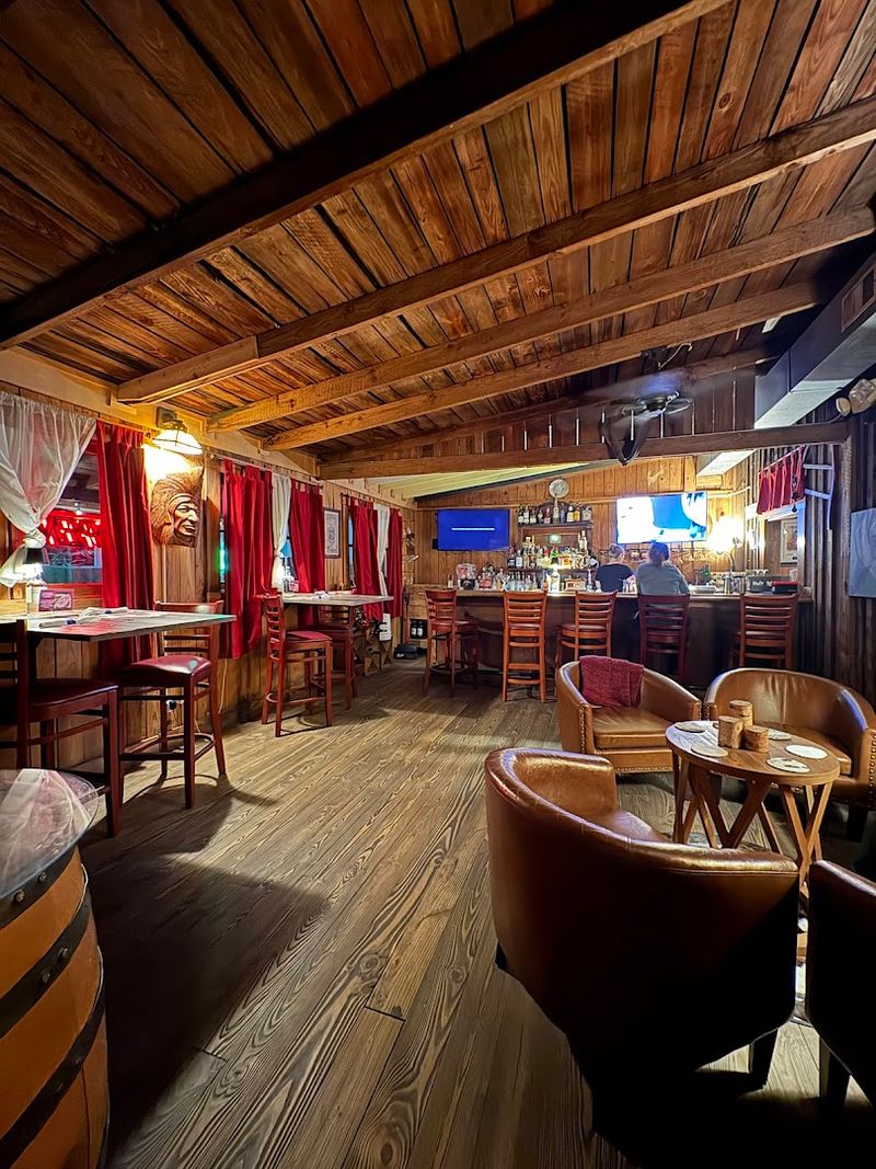 A Western atmosphere that sets the mood