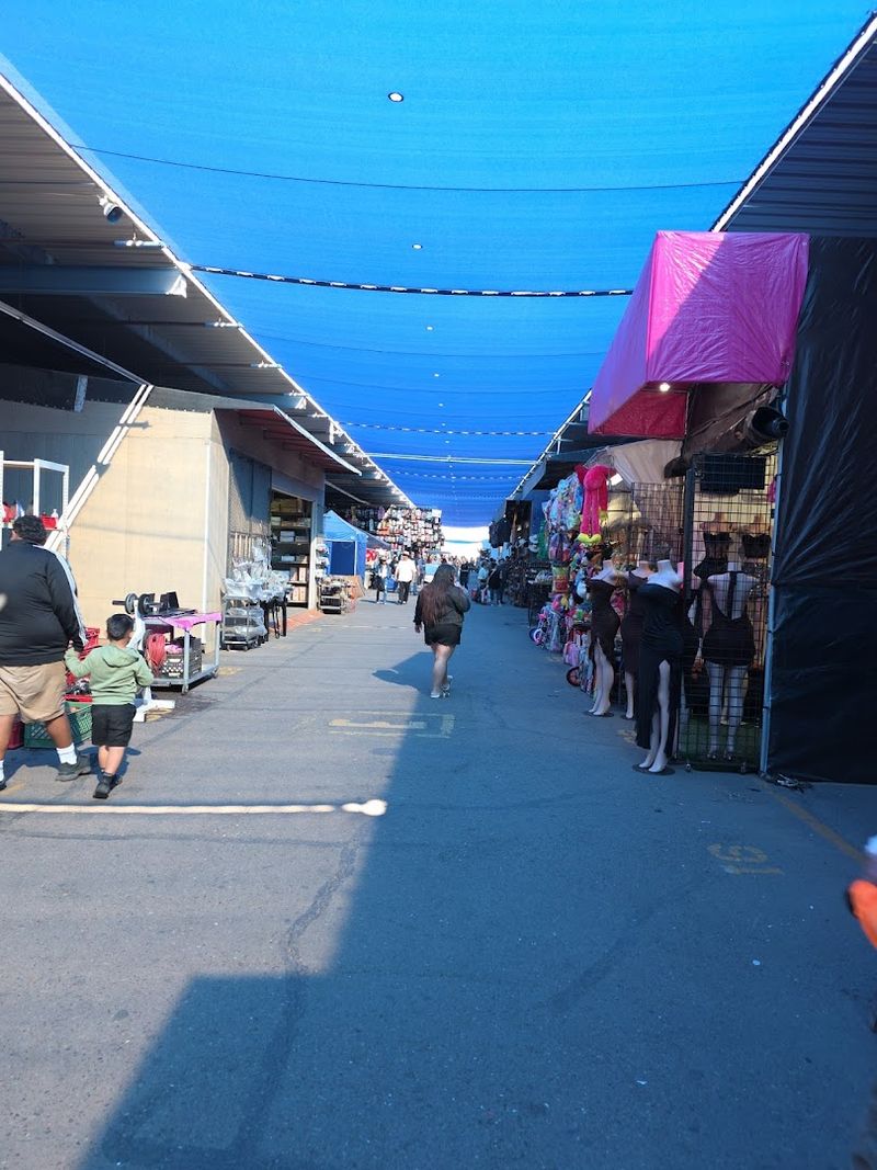 A massive market that feels like its own little city