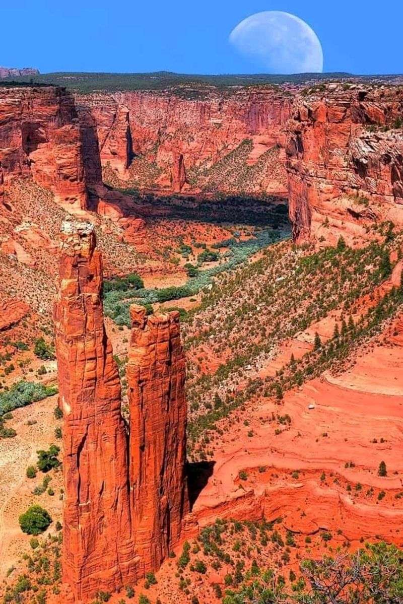 Canyon de Chelly National Monument - Chinle, Arizona Canyon de Chelly National Monument - Chinle, Arizona
