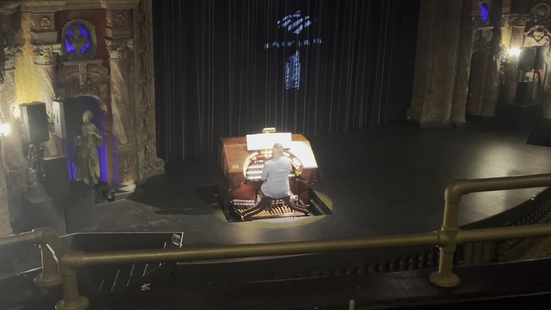 The Mighty Wurlitzer Organ Performance
