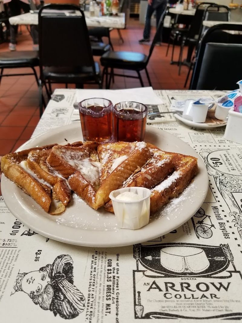 Famous Fargo Cinnamon Rolls Worth Planning Your Trip Around Famous Fargo Cinnamon Rolls Worth Planning Your Trip Around