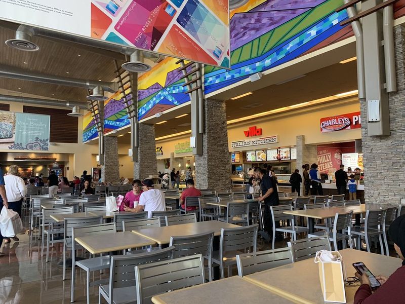 A Food Court to Refuel Mid-Shop A Food Court to Refuel Mid-Shop