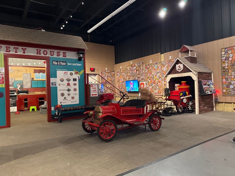A Kids' Zone Built for Climbing and Sliding A Kids' Zone Built for Climbing and Sliding