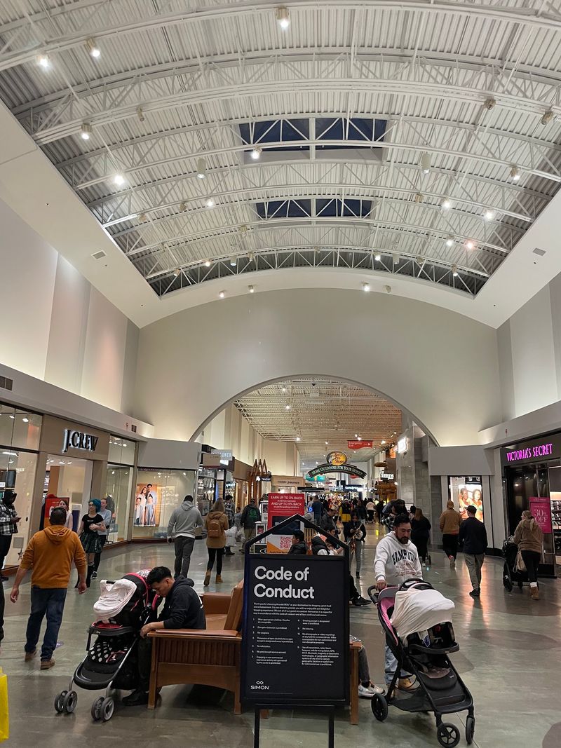 A Mall That Refuses to Fade A Mall That Refuses to Fade