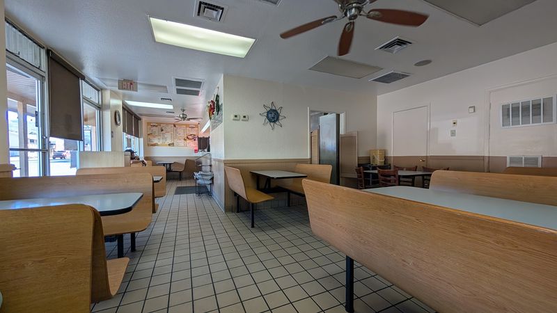 A No-Frills Hole-In-The-Wall Vibe A No-Frills Hole-In-The-Wall Vibe