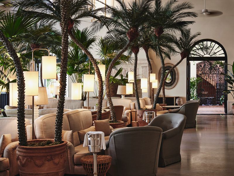 A Setting Built for Special Occasions A Setting Built for Special Occasions