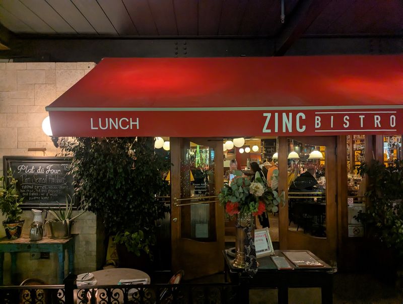 A Slice of Paris Tucked Into Kierland Commons