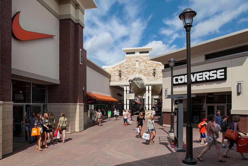 An Open-Air Bargain Haven In Eagan
