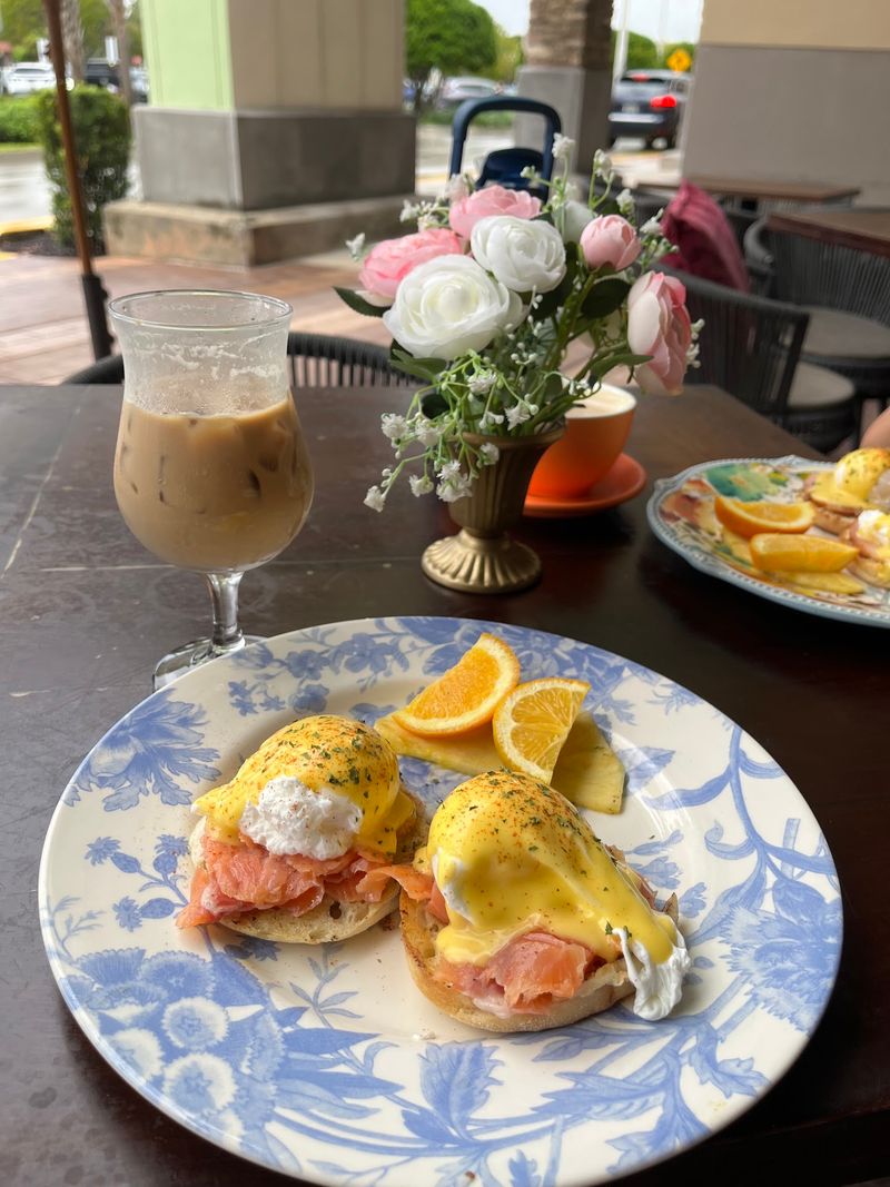 Brunch, Benedicts, and Beyond Brunch, Benedicts, and Beyond