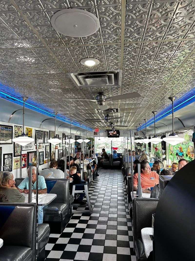Chrome, Booths, and a Jukebox That Sets the Mood