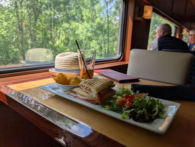 Dining Cars That Bring The Meal To You Dining Cars That Bring The Meal To You