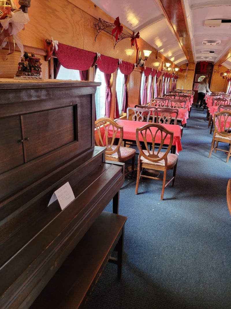 Dinner Trains And Private Car Parties