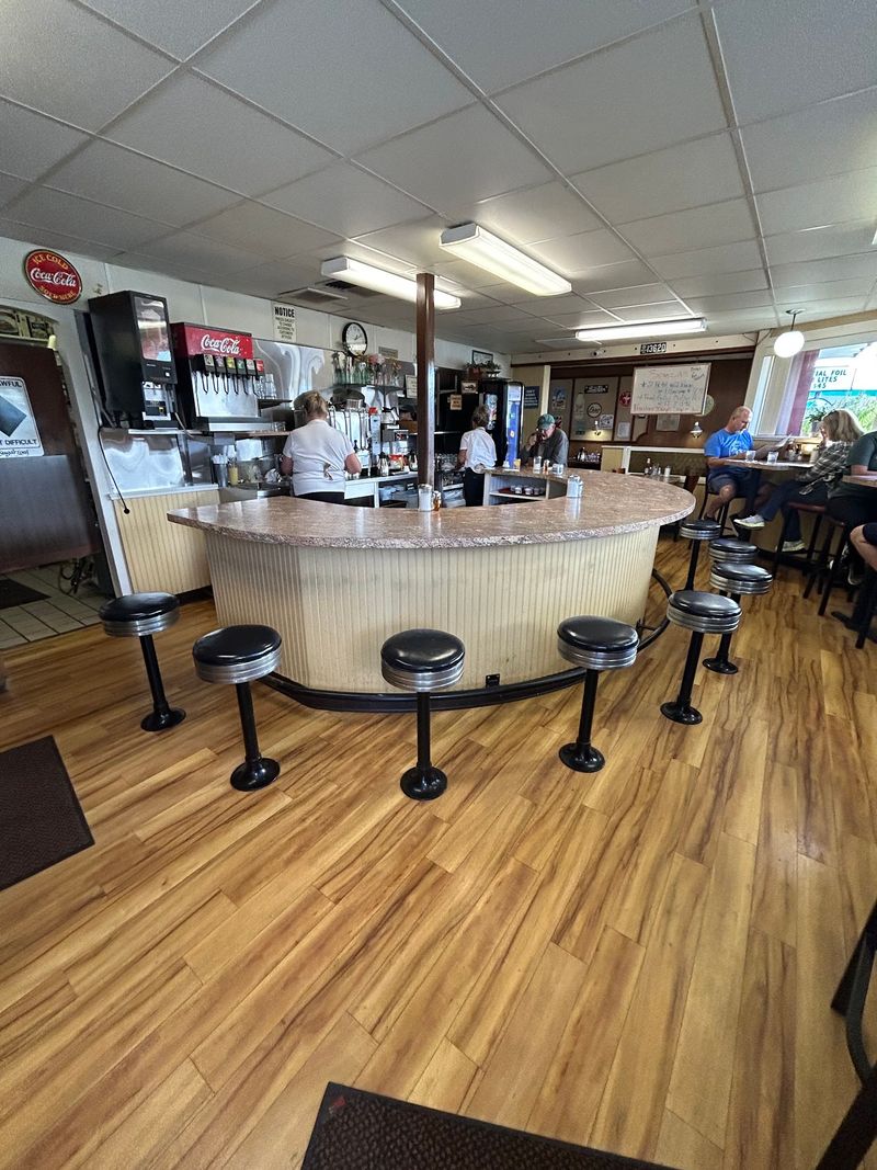 Friendly Faces And Counter Seating Friendly Faces And Counter Seating