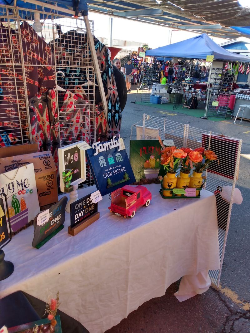 Friendly Vendors Who Make The Rounds Worthwhile Friendly Vendors Who Make The Rounds Worthwhile