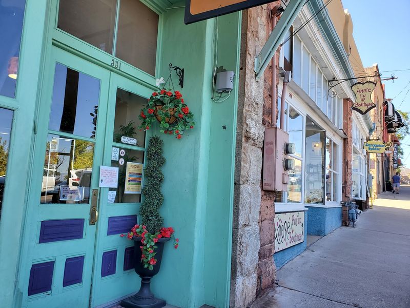 Galleries and Wineries Along Downtown