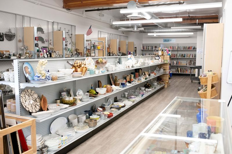 Hospice of the Valley Thrift Store, Phoenix, Arizona Hospice of the Valley Thrift Store, Phoenix, Arizona